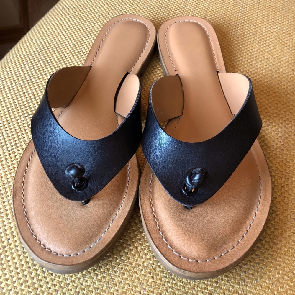Reitmans Size 8 sandal.
